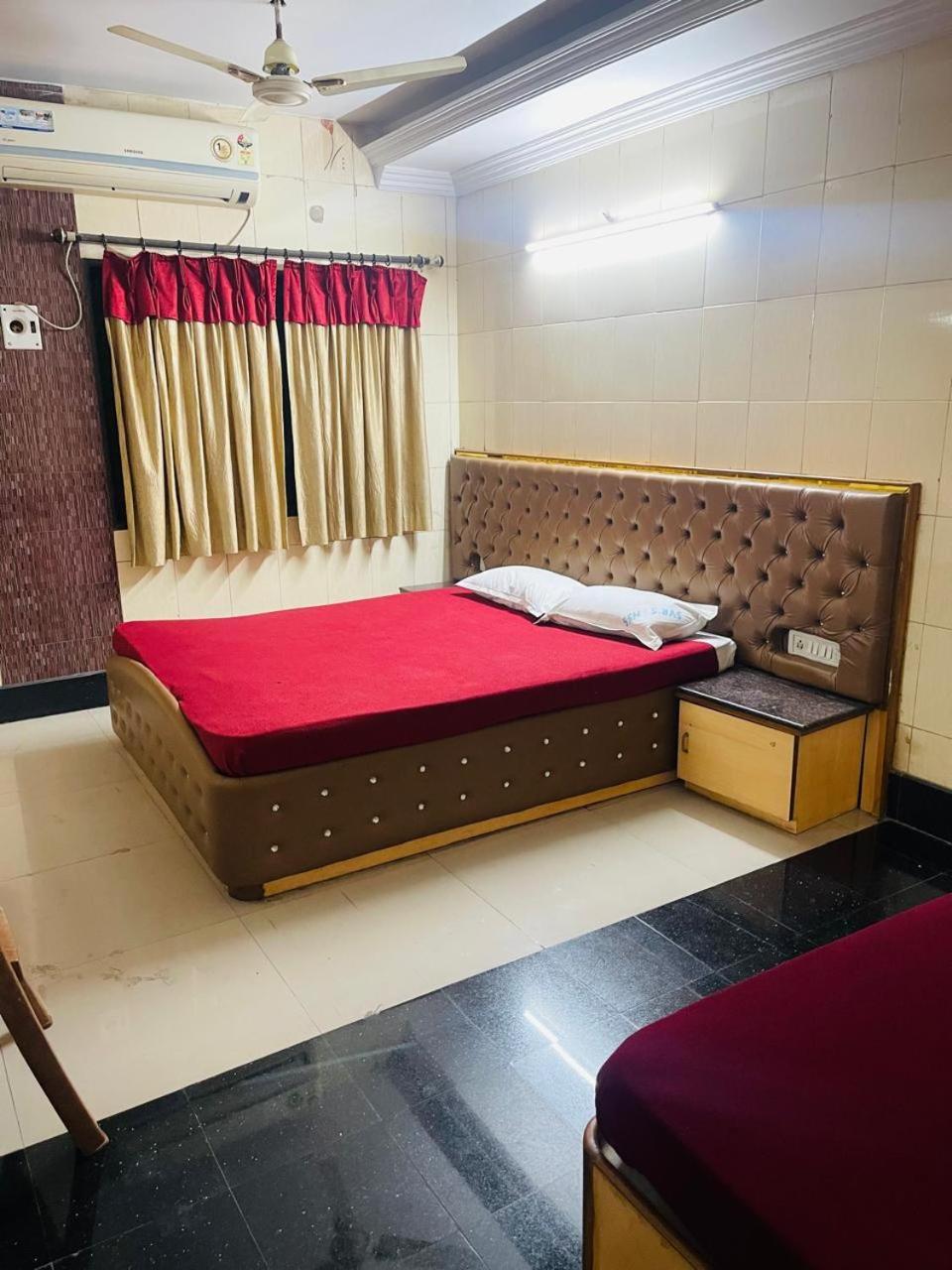 Sai Samrat Hotel Shirdi Exteriör bild