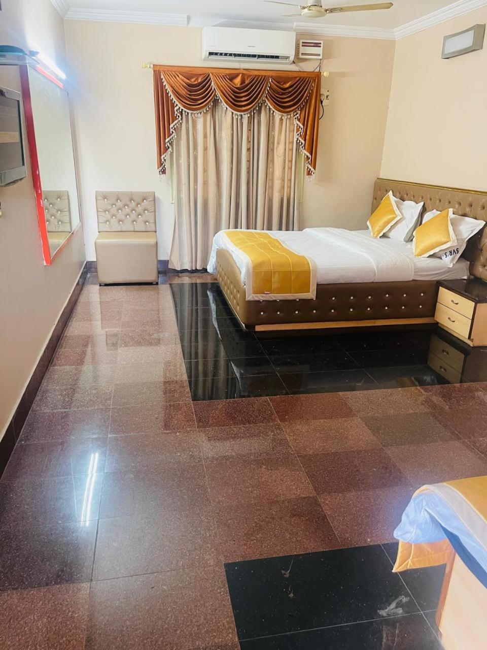 Sai Samrat Hotel Shirdi Exteriör bild